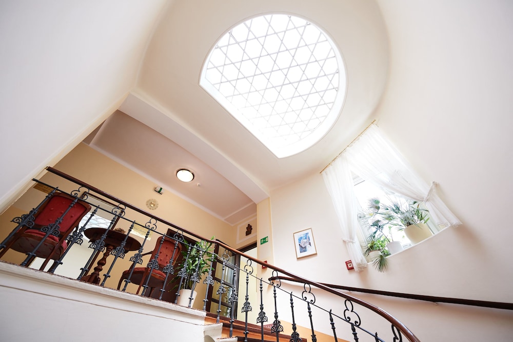 Hotel Austria by null