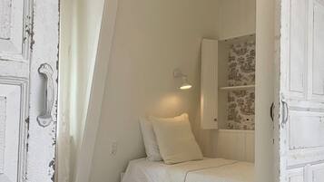 Family Suite, Kitchen, Canal View | Desk, iron/ironing board, free WiFi, bed sheets