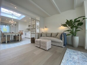 Family Suite, Kitchen, Canal View | Living area | 32-inch Smart TV with cable channels