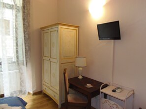 Standard Room | In-room safe, desk, iron/ironing board, free WiFi - Relais del Duomo (Florence)