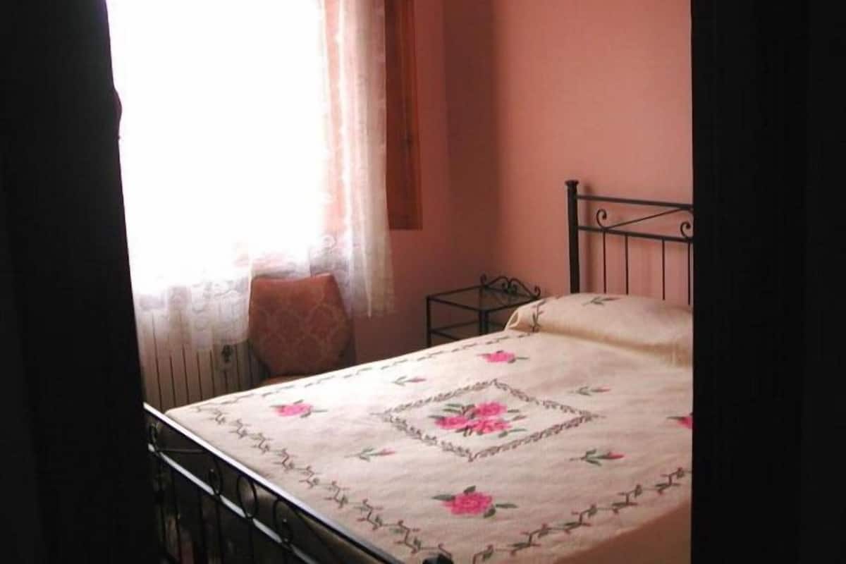 Economy Double Room, Tower | 1 bedroom, soundproofing, iron/ironing board, rollaway beds