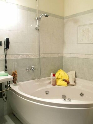 Premium Double Room, Ensuite, Courtyard View | Jetted tub - Petit Château (Montecatini Terme)