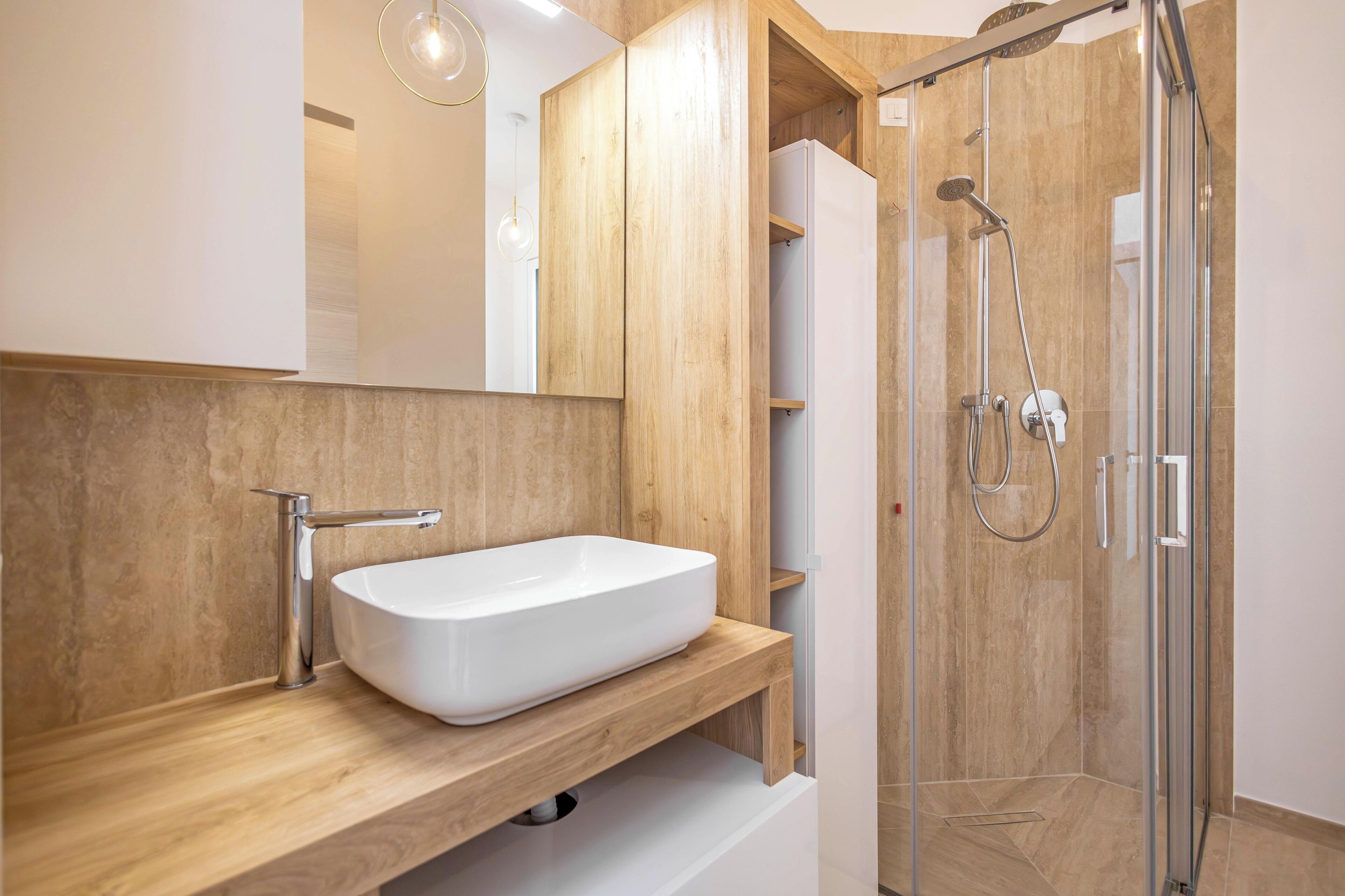 Luxury Condo, 2 Bedrooms, Garden View Via degli Alberi 7b | Badeværelse | Bruser, bidet, håndklæder