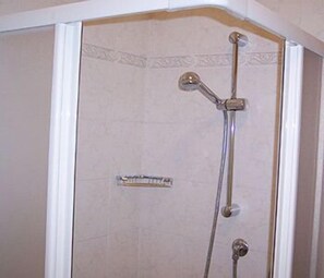 Triple Room | Bathroom shower - Shine (Acqualagna)