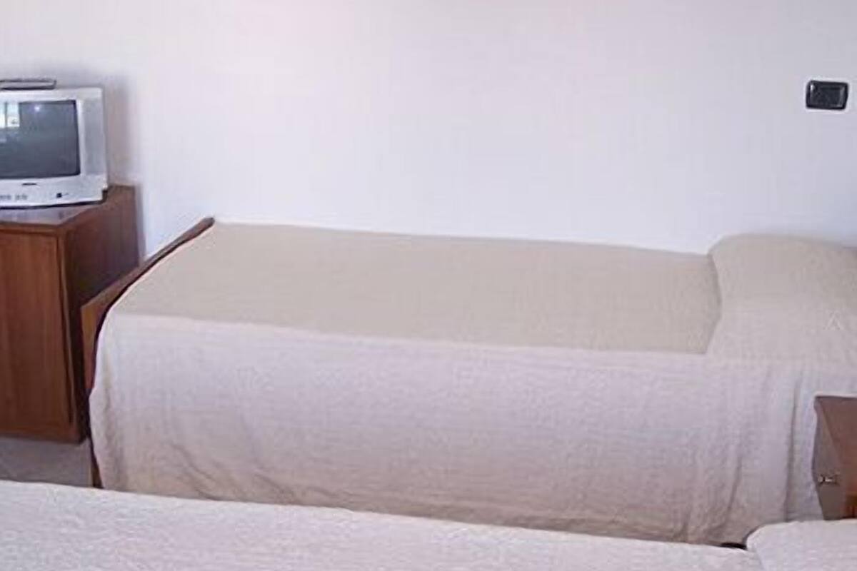 minibar, desk, free wifi, wheelchair access