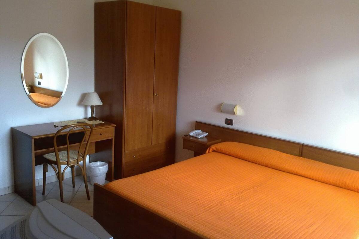 minibar, desk, free wifi, wheelchair access