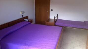 Minibar, Schreibtisch, kostenloses WLAN, Rollstuhlgeeignet