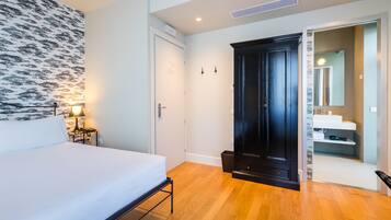 Double Room, Balcony, Lake View | Desk, free WiFi, bed sheets