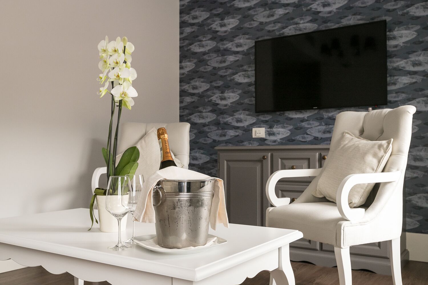 executive suite | living area | tv