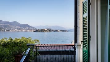 Double Room, Balcony, Lake View | Desk, free WiFi, bed sheets