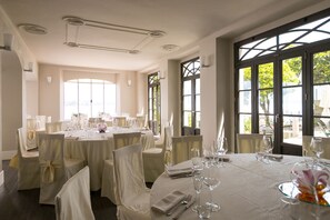 Makan tengah hari dan makan malam dihidangkan, masakan tempatan 