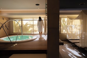 Couples treatment rooms, sauna, hot tub, steam room, body treatments - Hotel Svoboda - Terme Krka (Piran)