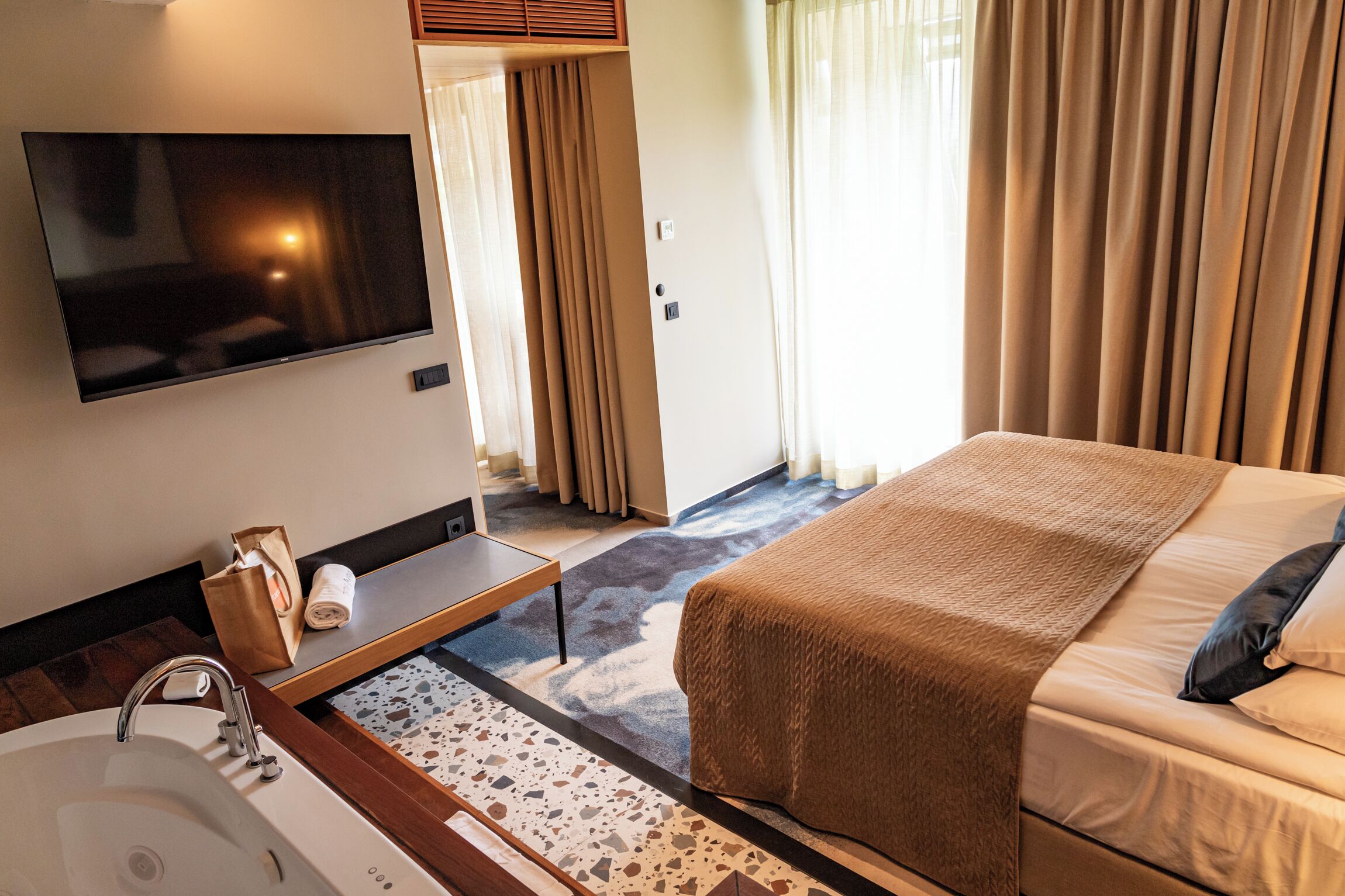 Standard Suite, Balcony | Minibar, in-room safe, desk, cribs/infant beds