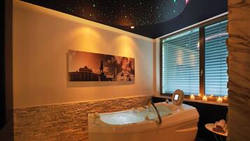 Couples treatment rooms, sauna, hot tub, steam room, body treatments