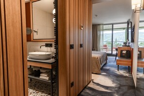 Comfort-Doppelzimmer, Balkon | Minibar, Zimmersafe, Schreibtisch, Babybetten