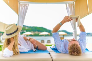 Accommodatie ligt op het strand, een strandbar