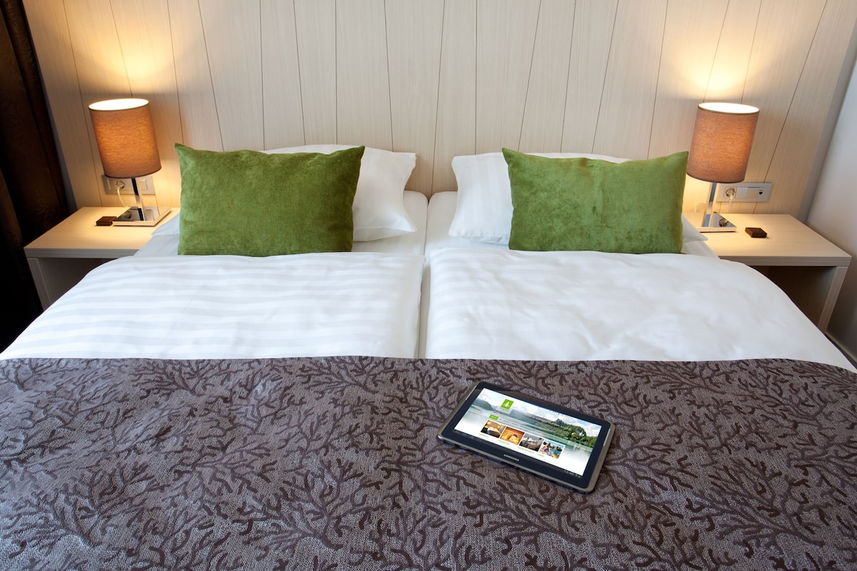 in-room safe, desk, blackout curtains, free wifi