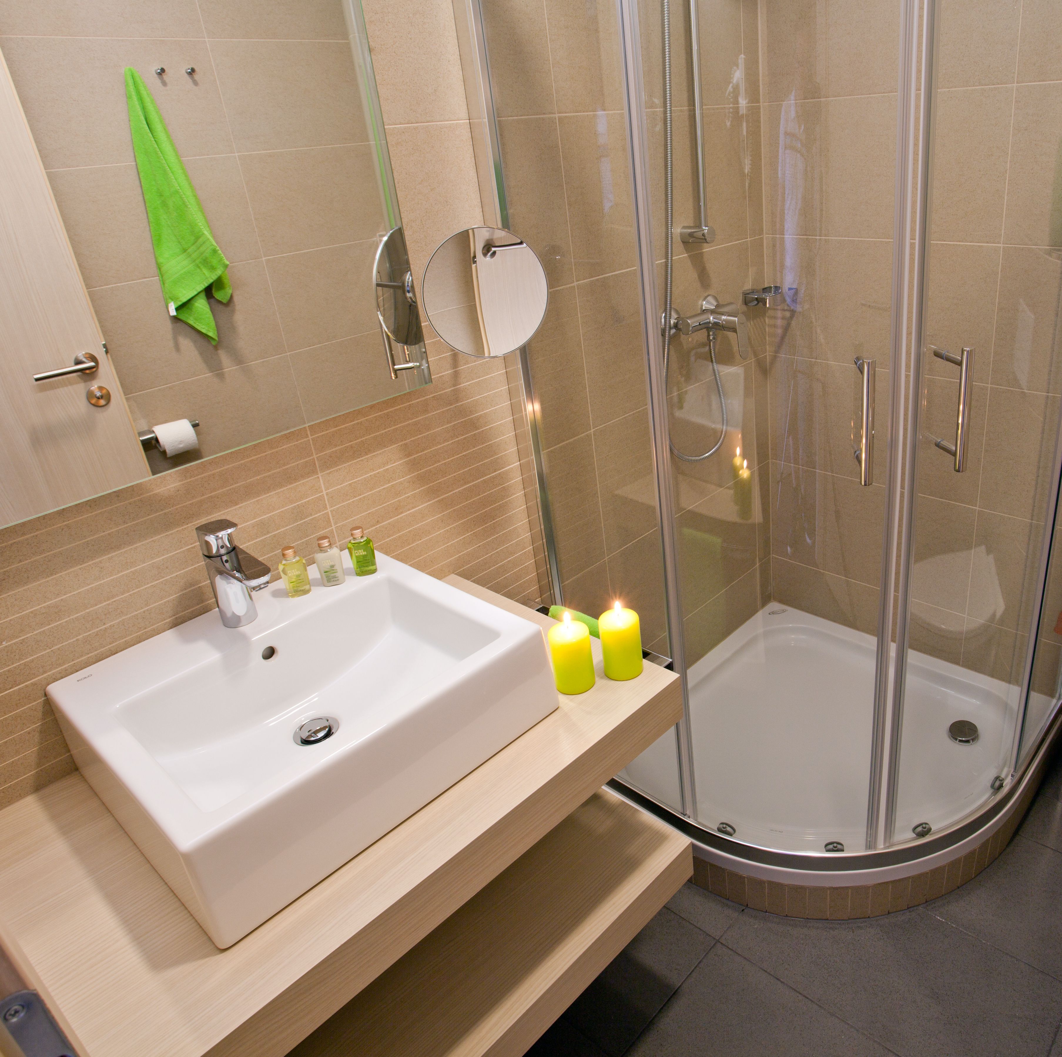 standard double or twin room | bathroom | free toiletries, hair dryer, towels