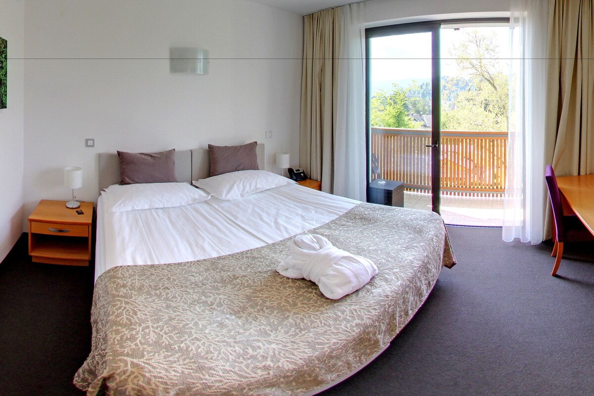 In-room safe, desk, blackout drapes, WiFi (free)