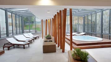 Sauna, steam room, body treatments, aromatherapy, body wraps