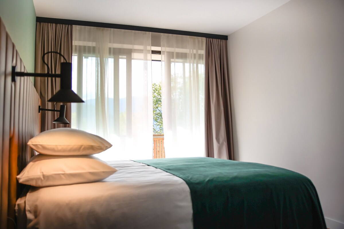 In-room safe, desk, blackout drapes, WiFi (free)