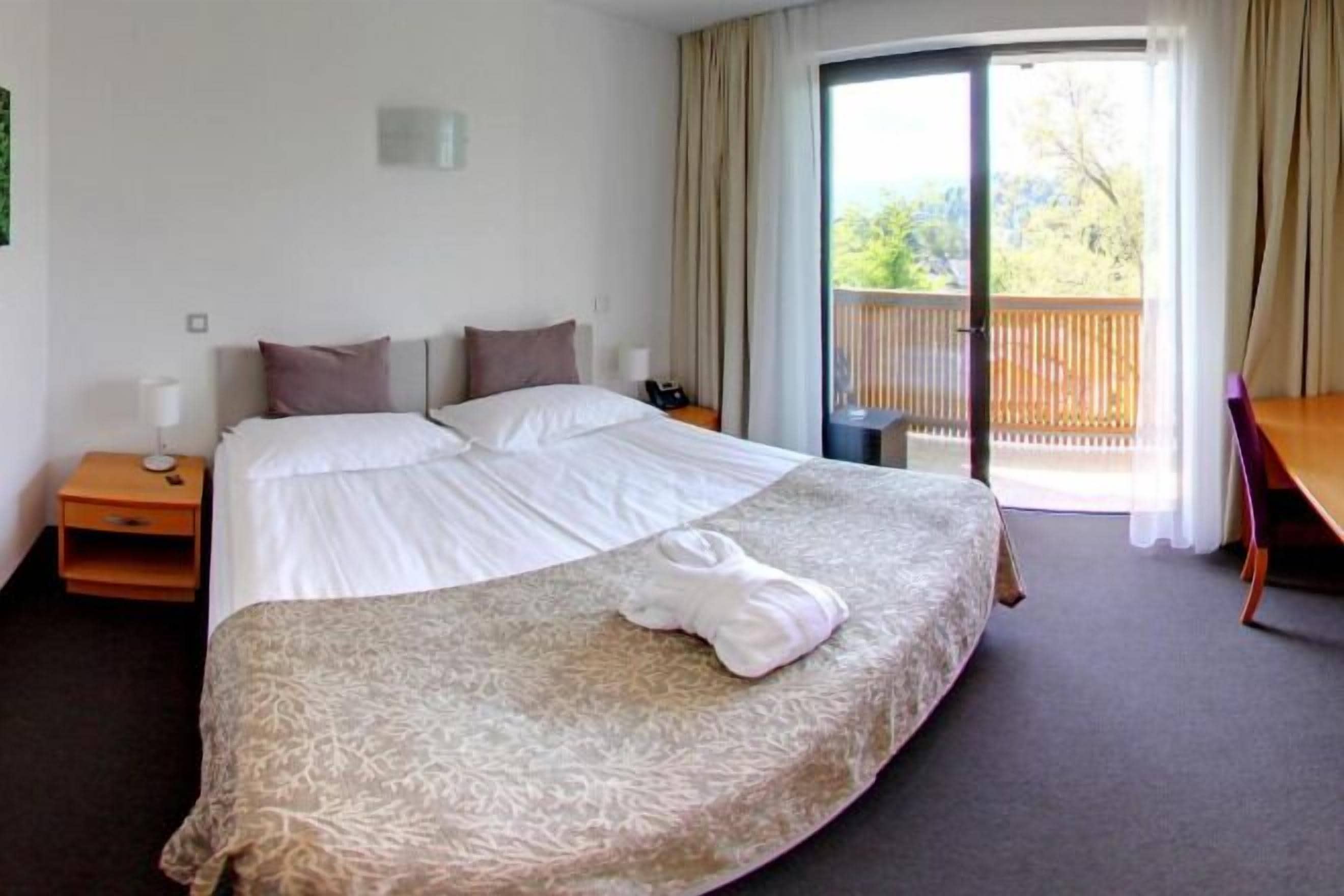 In-room safe, desk, blackout curtains, free WiFi