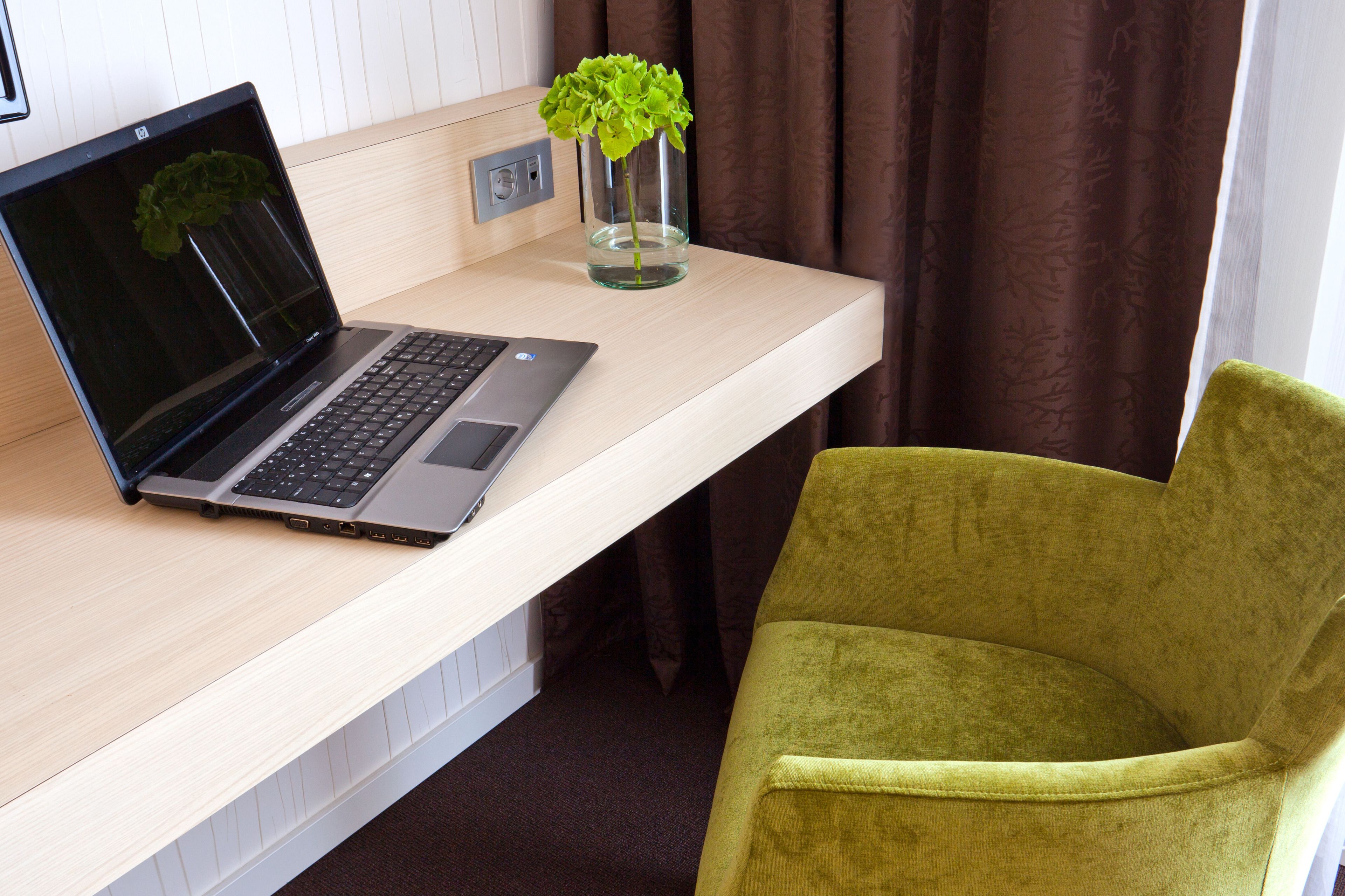 standard single room, 1 single bed | in-room safe, desk, blackout curtains, free wifi