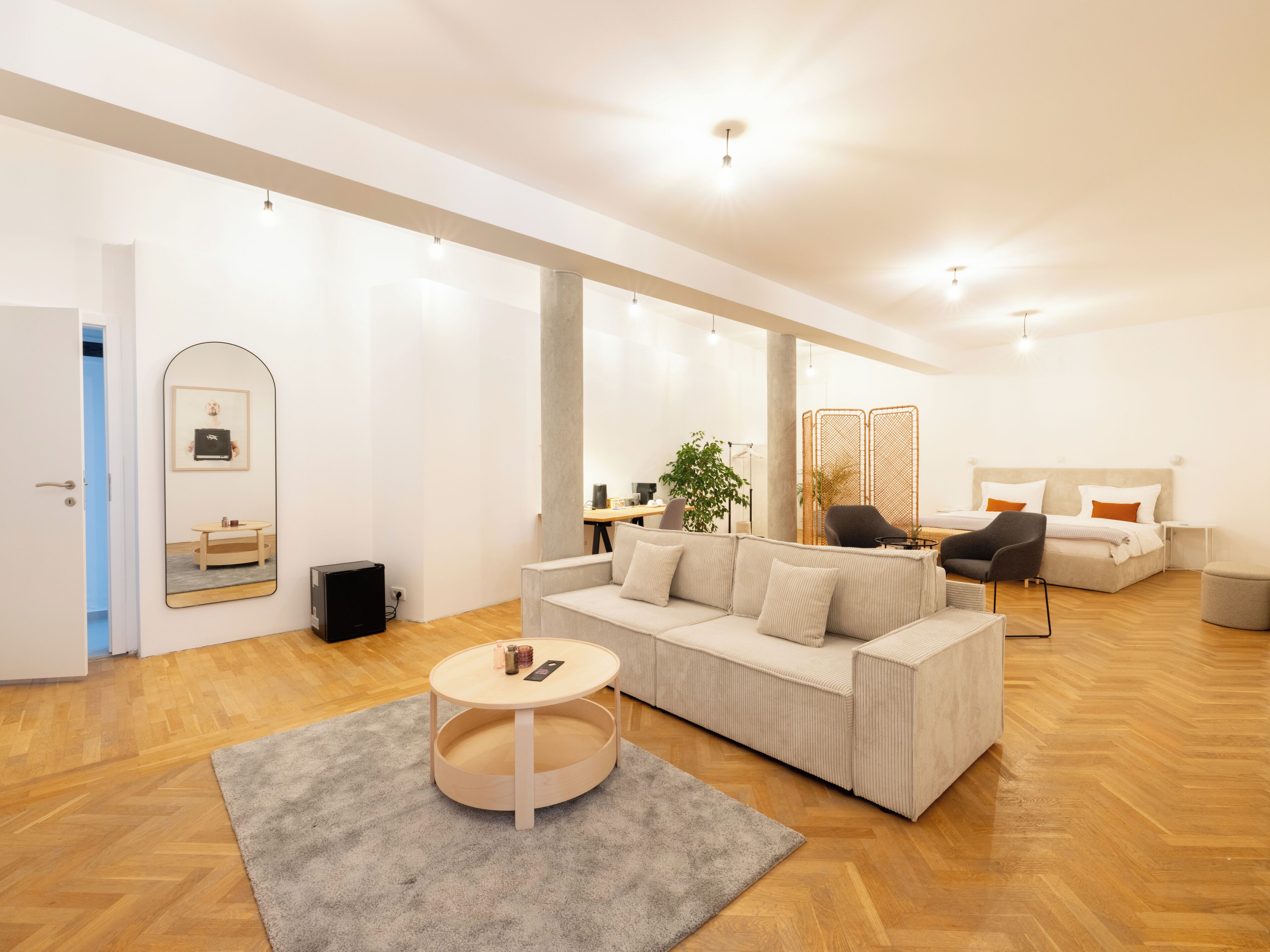 デラックス ダブルルーム シティビュー | 高級寝具、低反発ベッド、遮光カーテン、WiFi (無料)