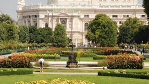 A large, historic building with a central fountain, surrounded by well-manicured gardens and a clear sky. - Hotel Pension Andreas (Vienna)