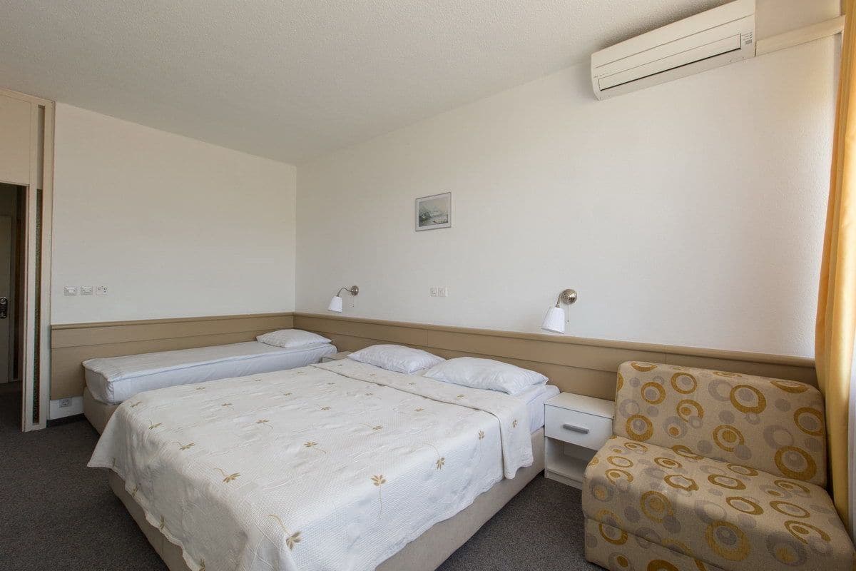 In-room safe, free WiFi, bed sheets
