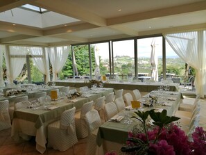 Breakfast, dinner served; Regional cuisine, pool views 