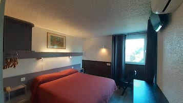 Chambre Double Économique | Bureau, chambres insonorisées, Wi-Fi gratuit