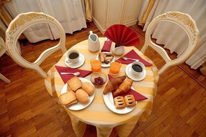 In-room dining - Casa sul Molo (Venice)