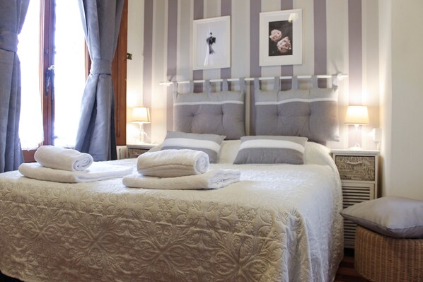 In-room safe, desk, soundproofing, free WiFi