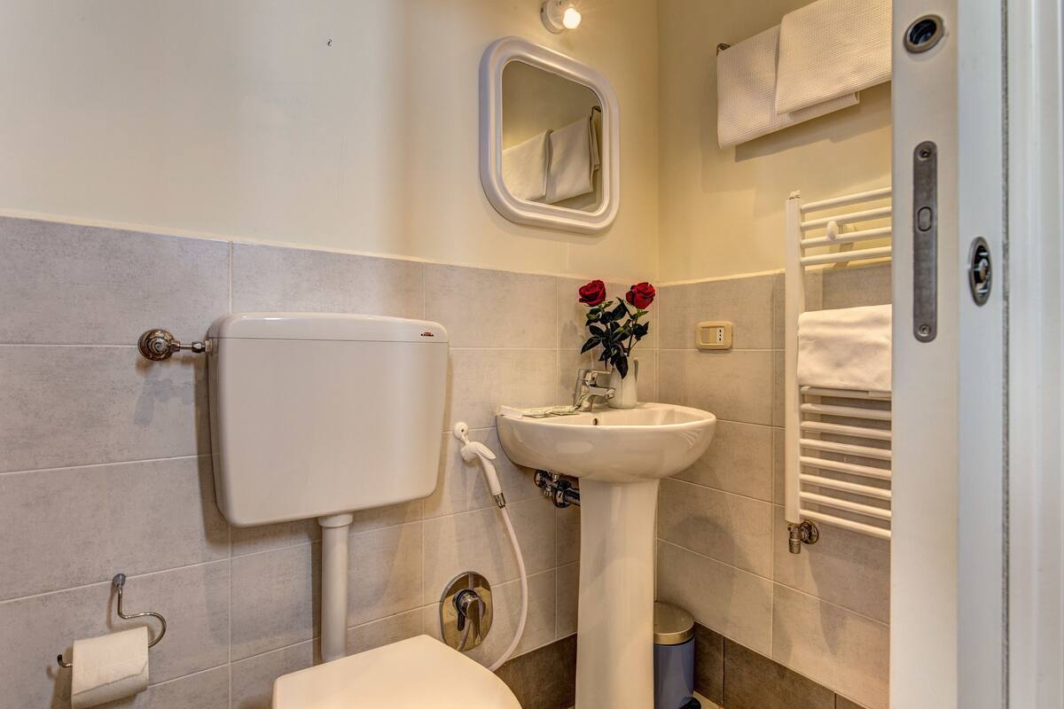 In-room safe, desk, soundproofing, free WiFi