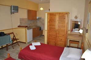 Basic Studio | Private kitchen | Fridge, stovetop, electric kettle, toaster - Stelios Studios (Skiathos)