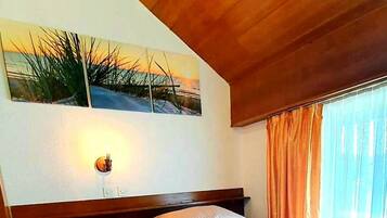 Habitación doble | Escritorio, wifi gratis y ropa de cama