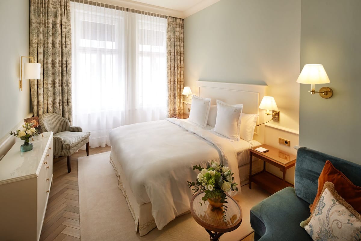 Deluxe tweepersoonskamer | 1 slaapkamer, luxe beddengoed, donzen dekbedden, een gratis minibar