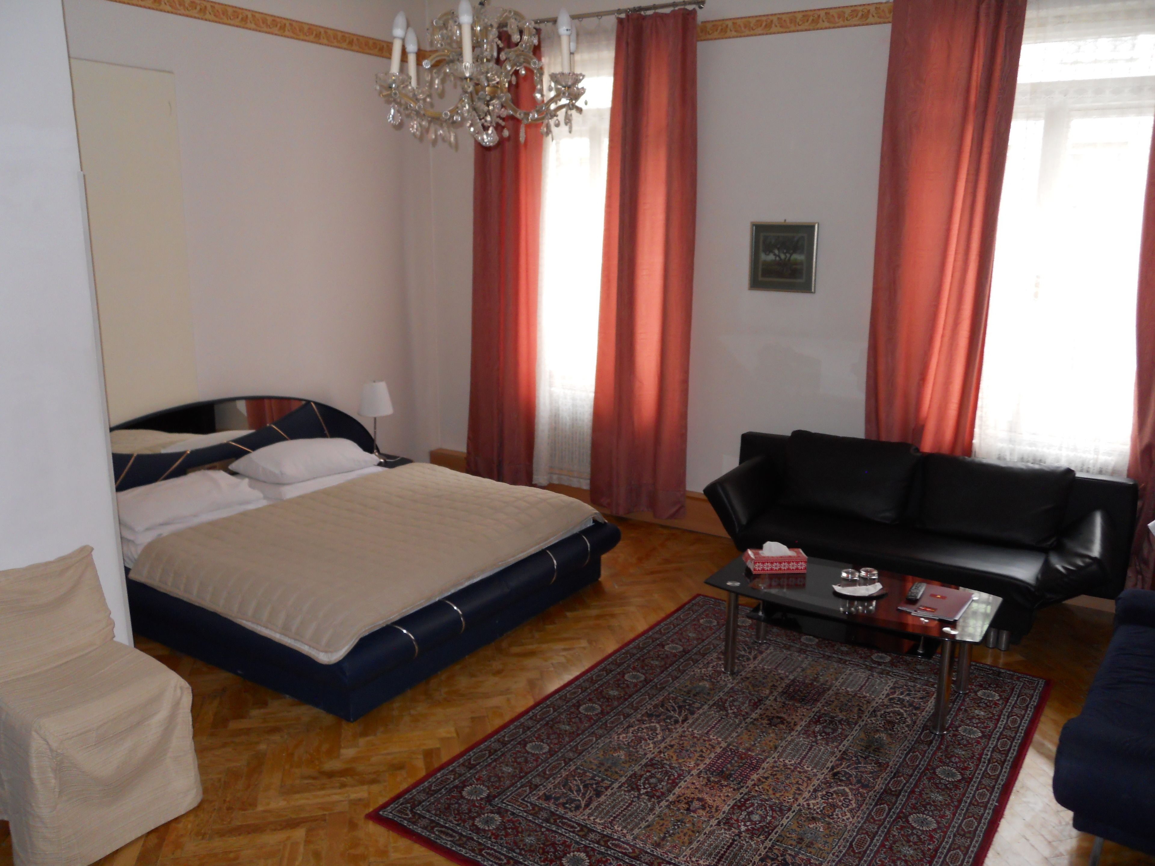 Työpöytä, pimennysverhot, silitysrauta/-lauta, ilmainen Wi-Fi