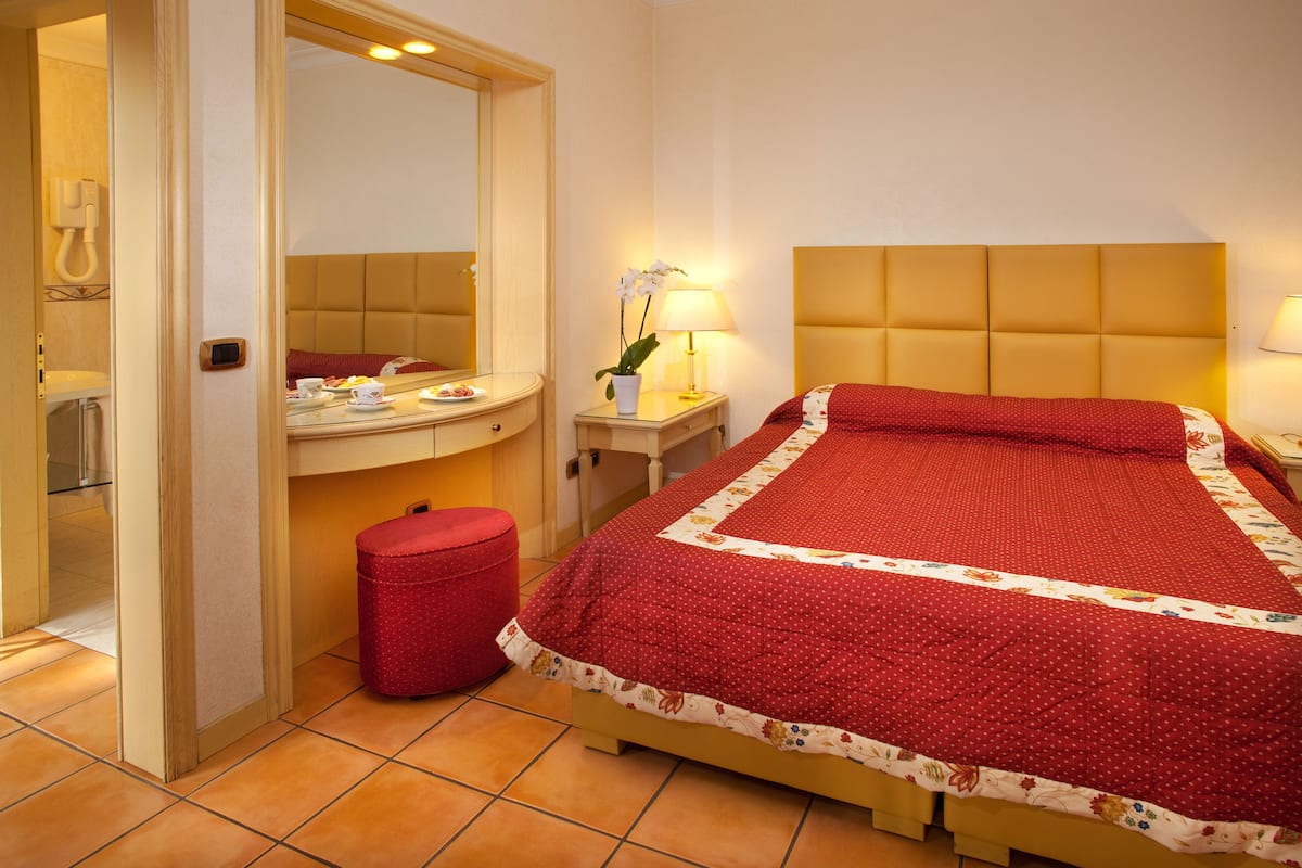Camera Standard con letto matrimoniale o 2 letti singoli, patio | 1 camera, biancheria da letto ipoallergenica, minibar