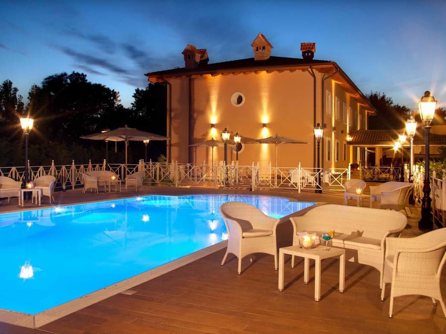 Een seizoensgebonden buitenzwembad