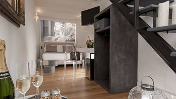 Room (2 levels) | Egyptian cotton sheets, premium bedding, down duvets, memory-foam beds