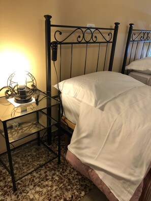 Room | Minibar, blackout curtains, iron/ironing board, free WiFi - B&B Accorsi (Bologna)