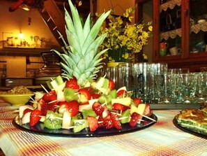 Tägliches großes Frühstück gegen Gebühr