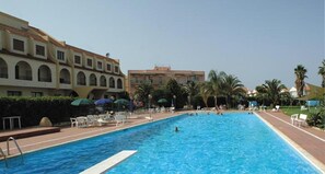 حمام سباحة