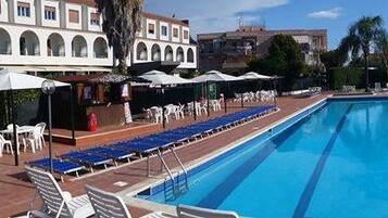 Piscina externa sazonal