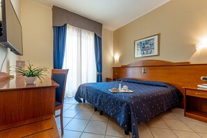 Dobbeltrom | Safe på rommet, skrivebord, wi-fi (inkludert) og sengetøy