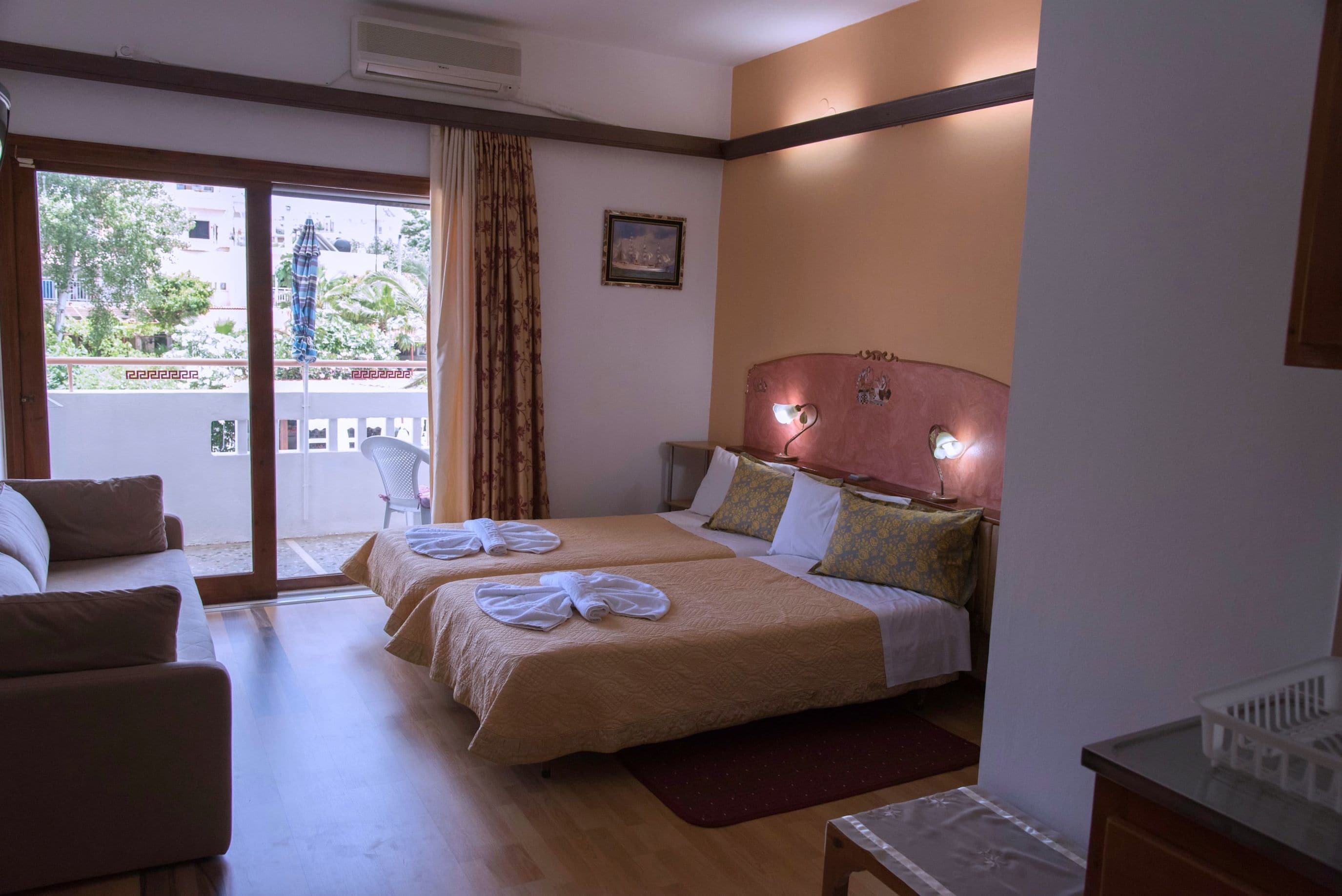 Estudio (Triple) | Ropa de cama de alta calidad y caja de seguridad en la habitación 