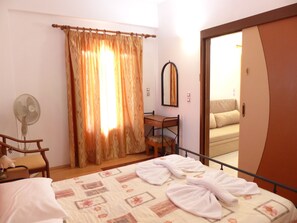 Apartamento família, 1 quarto | Roupas de cama premium, cofres nos quartos, escrivaninha