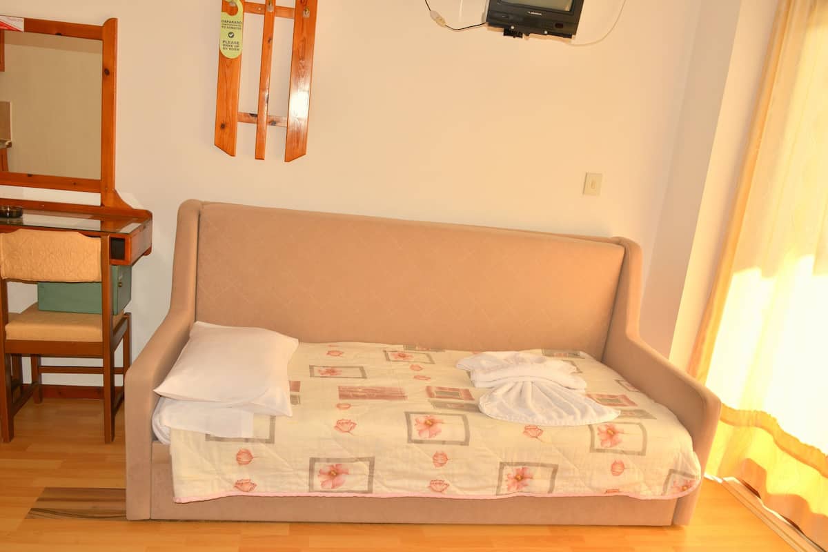 Premium bedding, in-room safe, desk, laptop workspace
